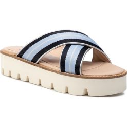 Klapki JOOP! - Liliana 4140004453 Light Blue 401. Niebieskie klapki damskie JOOP!, bez wzorów, ze skóry, bez obcasa. W wyprzedaży za 199,00 zł.