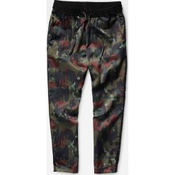 G-Star Raw - Spodnie. Zielone spodnie damskie G-Star RAW, z poliesteru, z podwyższonym stanem. W wyprzedaży za 339,90 zł.