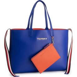 Torebka TOMMY HILFIGER - Iconic Tommy Tote AW0AW06833 902. Pomarańczowe torebki klasyczne damskie TOMMY HILFIGER, bez wzorów, ze skóry ekologicznej, eleganckie, bez dodatków. Za 579,00 zł.