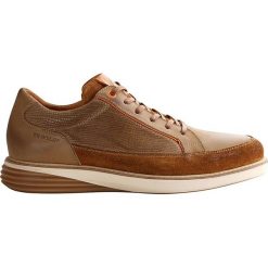 Skórzane sneakersy w kolorze jasnobrązowym. Pomarańczowe trampki męskie Travelin', na sznurówki. W wyprzedaży za 335,95 zł.
