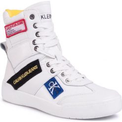 Sneakersy CALVIN KLEIN JEANS - Niva R8068 Bright White. Białe półbuty damskie Calvin Klein Jeans, bez wzorów, z jeansu, bez obcasa, na płaskiej podeszwie, bez zapięcia. W wyprzedaży za 799,00 zł.