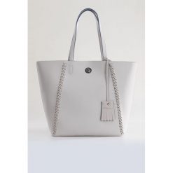 Shopper bag z saszetką. Torby damskie na zakupy Monnari, z aplikacjami, ze skóry, biznesowe, małe, zdobione, bez dodatków. Za 103,60 zł.