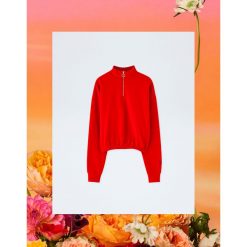 Czerwona bluza Pull&Bear by Rosalía. Czerwone bluzy damskie Pull&Bear, bez wzorów, bez rękawów, bez kaptura. Za 99,90 zł.
