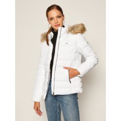 Kurtka puchowa Tommy Jeans Essential DW0DW09062. Białe kurtki damskie Tommy Jeans, xl, bez wzorów, z jeansu, bez kaptura. Za 899,00 zł.