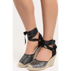 Czarne Sandały Dolly. Czarne bez kategorii marki vices, na koturnie. Za 39,99 zł.