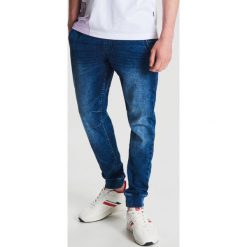 Jeansy - Granatowy. Niebieskie jeansy męskie Cropp, m. Za 139,99 zł.