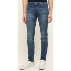 Jeansy Skinny Fit Guess Chris M01A27 D3YD2. Niebieskie jeansy męskie Guess, m, z aplikacjami. W wyprzedaży za 279,00 zł.