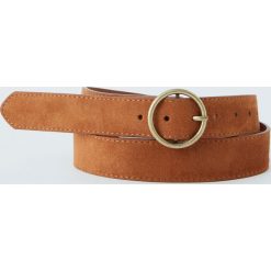Pasek z okrągłą sprzączką. Brązowe paski damskie marki Pull&Bear, w paski. Za 29,90 zł.