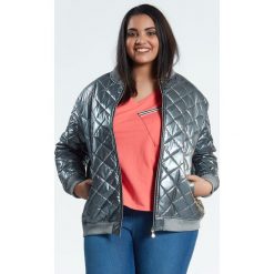 SZARA kurtka bomberka metalik OVERSIZE PLUS SIZE WIOSNA. Szare kurtki sportowe damskie Moda Size Plus Iwanek, na wiosnę, plus size, bez wzorów, z jeansu, bez kaptura, trekkingowe. W wyprzedaży za 145,00 zł.