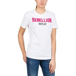Koszulka w kolorze białym. Białe bluzki damskie Replay, xs, z nadrukiem, z bawełny, z okrągłym kołnierzem. W wyprzedaży za 107,95 zł.