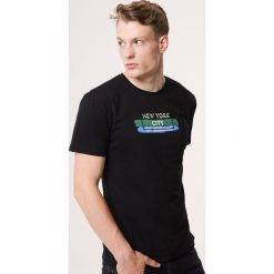 Czarna Koszulka Go Round. Czarne koszulki męskie Born2be, xl, bez wzorów, bez kołnierzyka, bez rękawów. Za 39,99 zł.