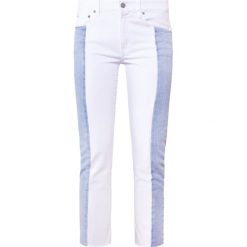 Polo Ralph Lauren CARLEE Jeansy Slim Fit white/light indigo. Białe jeansy damskie relaxed fit marki Polo Ralph Lauren. W wyprzedaży za 377,55 zł.