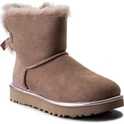 Buty UGG - W Mini Bailey 1019032 W/Dus. Różowe kozaki damskie Ugg, ze skóry. W wyprzedaży za 599,00 zł.