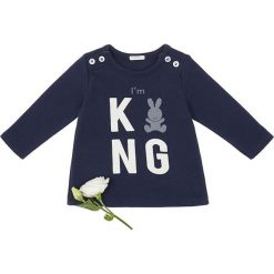 Bluza w kolorze granatowym. Niebieskie bluzy niemowlęce Benetton Kids, z nadrukiem, z bawełny, bez rękawów, bez kaptura. W wyprzedaży za 35,95 zł.