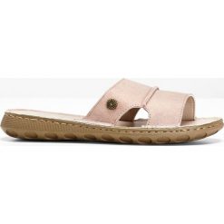 Klapki skórzane bonprix cielisty. Brązowe klapki damskie bonprix, bez wzorów, z materiału, na wysokim obcasie. Za 79,99 zł.