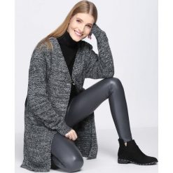Czarny Kardigan Resign. Czarne swetry damskie Born2be, xl, z nadrukiem. Za 59,99 zł.