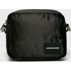 Calvin Klein Jeans - Torebka. Szare torebki klasyczne damskie Calvin Klein Jeans, w paski, z poliesteru, casualowe, na ramię, małe, bez dodatków. W wyprzedaży za 179,90 zł.