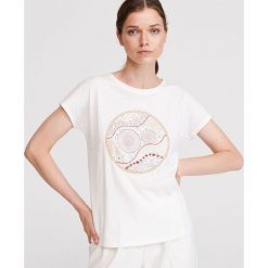 T-shirt z aplikacją - Kremowy. Białe t-shirty damskie Reserved, s, z aplikacjami, bez kołnierzyka. Za 39,99 zł.