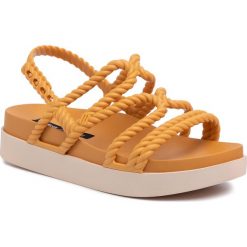 Sandały MELISSA - Dance + Salinas Ad 32742 Yellow 51556. Żółte klapki damskie Melissa, bez wzorów, z tworzywa sztucznego, bez obcasa. Za 369,00 zł.
