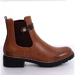 Botki damskie sztyblety brązowe NC886 Camel. Pomarańczowe botki damskie ButyModne, ze skóry ekologicznej, bez obcasa, bez zapięcia. W wyprzedaży za 169,00 zł.