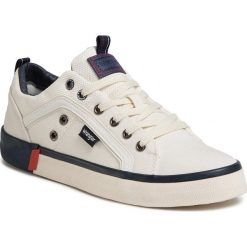 Tenisówki WRANGLER - Frisco WM01030A Off White 098. Białe półbuty męskie Wrangler, na co dzień, bez wzorów, z gumy, bez zapięcia. Za 239,00 zł.