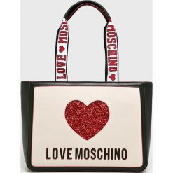 Love Moschino - Torebka. Czarne torebki klasyczne damskie Love Moschino, bez wzorów, z materiału, casualowe, na ramię, duże, bez dodatków. W wyprzedaży za 639,90 zł.