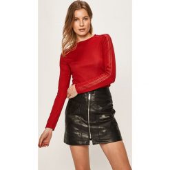 Only - Bluzka. Czarne bluzki damskie ONLY, s, z aplikacjami, z elastanu, z okrągłym kołnierzem, z długim rękawem. W wyprzedaży za 59,90 zł.