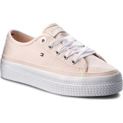 Tenisówki TOMMY HILFIGER - Pastel Flatform Sneaker FW0FW02994 Silver Peony 642. Różowe półbuty damskie TOMMY HILFIGER, bez wzorów, z gumy, bez zapięcia. W wyprzedaży za 239,00 zł.