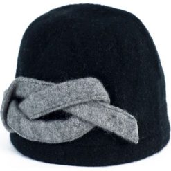 Czapki damskie: Art of Polo Czapka damska Infinity czarna (cz15377)