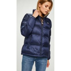 Tommy Jeans - Kurtka. Czerwone kurtki damskie Tommy Jeans, s, bez wzorów, z poliesteru, krótkie. W wyprzedaży za 629,90 zł.