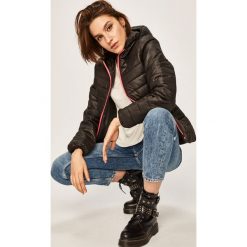 Answear - Kurtka. Czarne kurtki damskie ANSWEAR, s, z poliesteru, krótkie. W wyprzedaży za 89,90 zł.