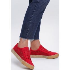 Czerwone Trampki Cheers. Czerwone espadryle damskie Renee, z aplikacjami, z koronki, bez obcasa, na płaskiej podeszwie. Za 59,99 zł.