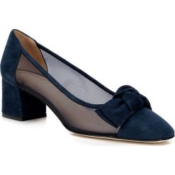 Buty damskie. Niebieskie czółenka damskie Wittchen, ze skóry. W wyprzedaży za 459,90 zł.