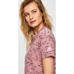 Nike - Top. Różowe topy damskie Nike, s, bez wzorów, z bawełny, z krótkim rękawem. W wyprzedaży za 139,90 zł.