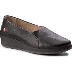Półbuty SOFTINOS - Akosof P900416000 Black. Czarne creepersy damskie Softinos, z materiału, na koturnie. W wyprzedaży za 259,00 zł.