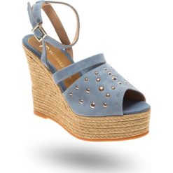 SANDAŁY NA KOTURNIE Trussardi Jeans. Niebieskie koturny damskie Trussardi Jeans, z okrągłym noskiem, bez obcasa, na obcasie, z paskami. Za 359,40 zł.