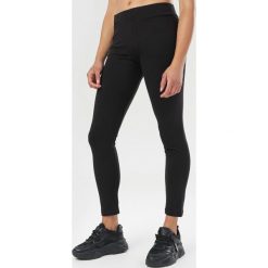 Czarne Legginsy Helerris. Czarne legginsy damskie Born2be, s, bez wzorów. Za 39,99 zł.