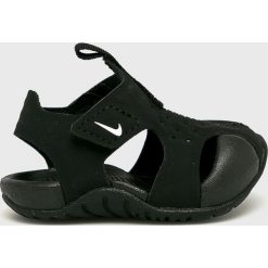 Nike Kids - Sandały dziecięce Sunray Protect. Czarne sandały chłopięce Nike Kids, z gumy, z okrągłym noskiem, bez zapięcia. Za 129,90 zł.