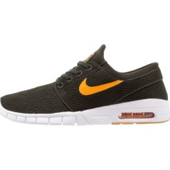 Nike SB STEFAN JANOSKI MAX Tenisówki i Trampki sequoia/circuit orange/light brown. Zielone tenisówki damskie marki Nike SB, z tworzywa sztucznego. W wyprzedaży za 399,20 zł.