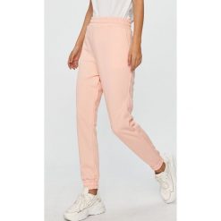 Answear Lab - Spodnie. Różowe spodnie damskie Answear Lab, s, z elastanu. Za 119,90 zł.