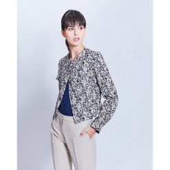 Kurtka w kolorze kremowo-granatowym. Niebieskie kurtki damskie Cacharel, s, z bawełny, klasyczne. W wyprzedaży za 439,95 zł.
