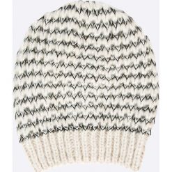 Only - Czapka. Szare czapki damskie ONLY, na zimę, z dzianiny. W wyprzedaży za 24,90 zł.