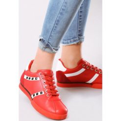 Czerwone Buty Sportowe Intelligent. Czerwone buty sportowe damskie Multu, bez wzorów, sportowe. Za 39,99 zł.