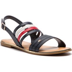 Sandały TOMMY HILFIGER - Strappy Flat Sandal FW0FW03667 Rwb 020. Klapki damskie TOMMY HILFIGER. W wyprzedaży za 279,00 zł.