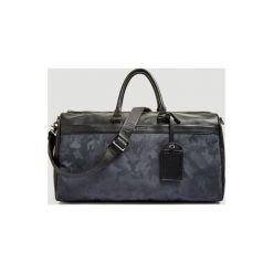Torba Podróżna City Camouflage. Szare torby podróżne marki Guess, w paski, z bawełny. Za 699,00 zł.