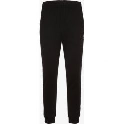 Adidas Originals - Spodnie dresowe męskie, czarny. Czarne spodnie męskie adidas Originals, xs, w paski, z dresówki, sportowe. Za 279,95 zł.