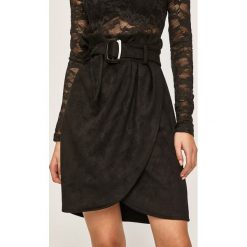 Answear - Spódnica. Czarne spódniczki damskie ANSWEAR, s, w paski, z elastanu, casualowe, z podwyższonym stanem, mini, proste. Za 119,90 zł.