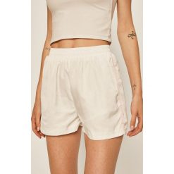 Tally Weijl - Szorty. Białe szorty damskie TALLY WEIJL, bez wzorów, z poliesteru, casualowe. Za 49,90 zł.