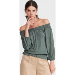 Bluzka hiszpanka - Zielony. Zielone bluzki damskie Reserved, xl, bez wzorów, bez kołnierzyka, bez rękawów. W wyprzedaży za 29,99 zł.