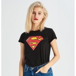 T-shirt Superman - Czarny. Czarne t-shirty damskie marki Sinsay, s, z motywem z bajki, bez kołnierzyka. Za 29,99 zł.